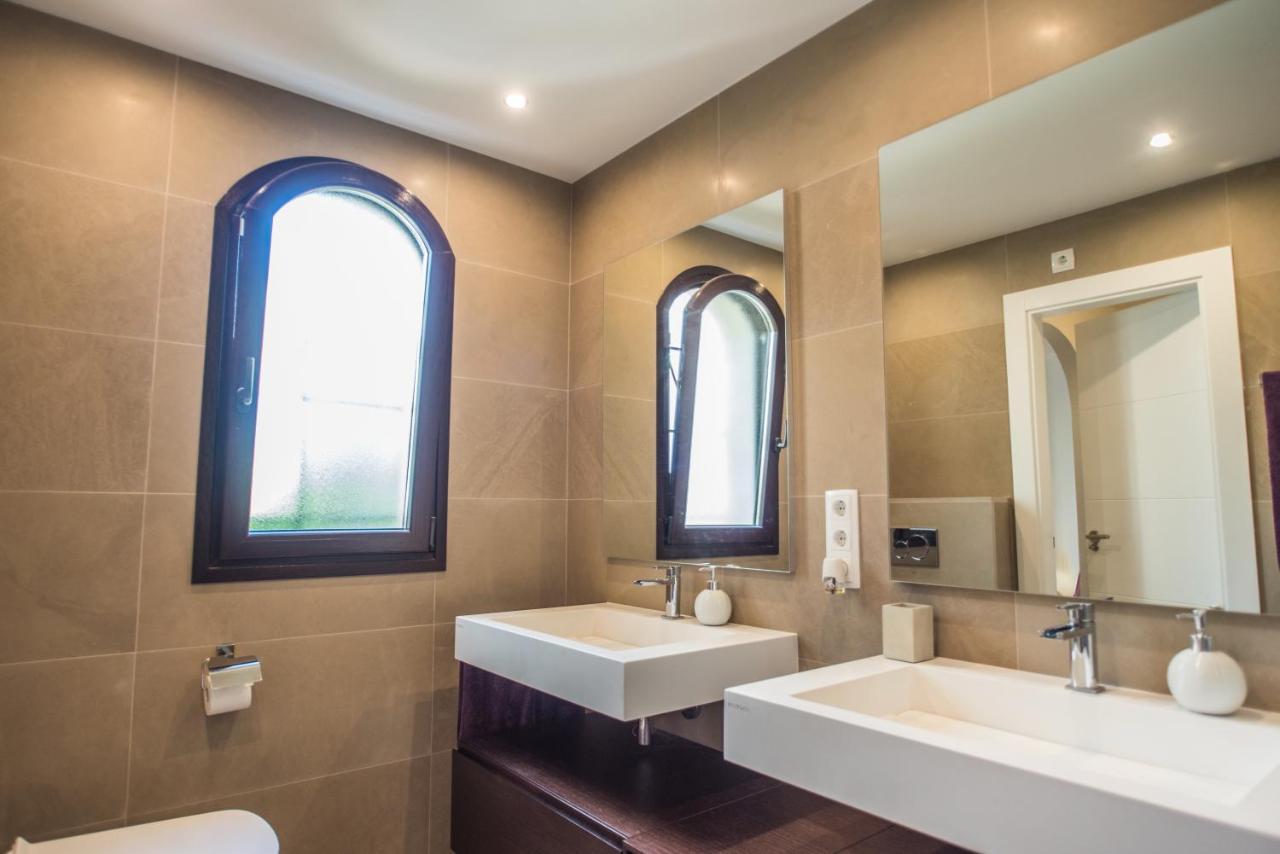 Luxurioese Und Grossraeumige Villa Mit Community Pool, Sicht Auf Das Mittelmeer Sowie Dem Mar Menor, La Manga Club Atamaria Bagian luar foto